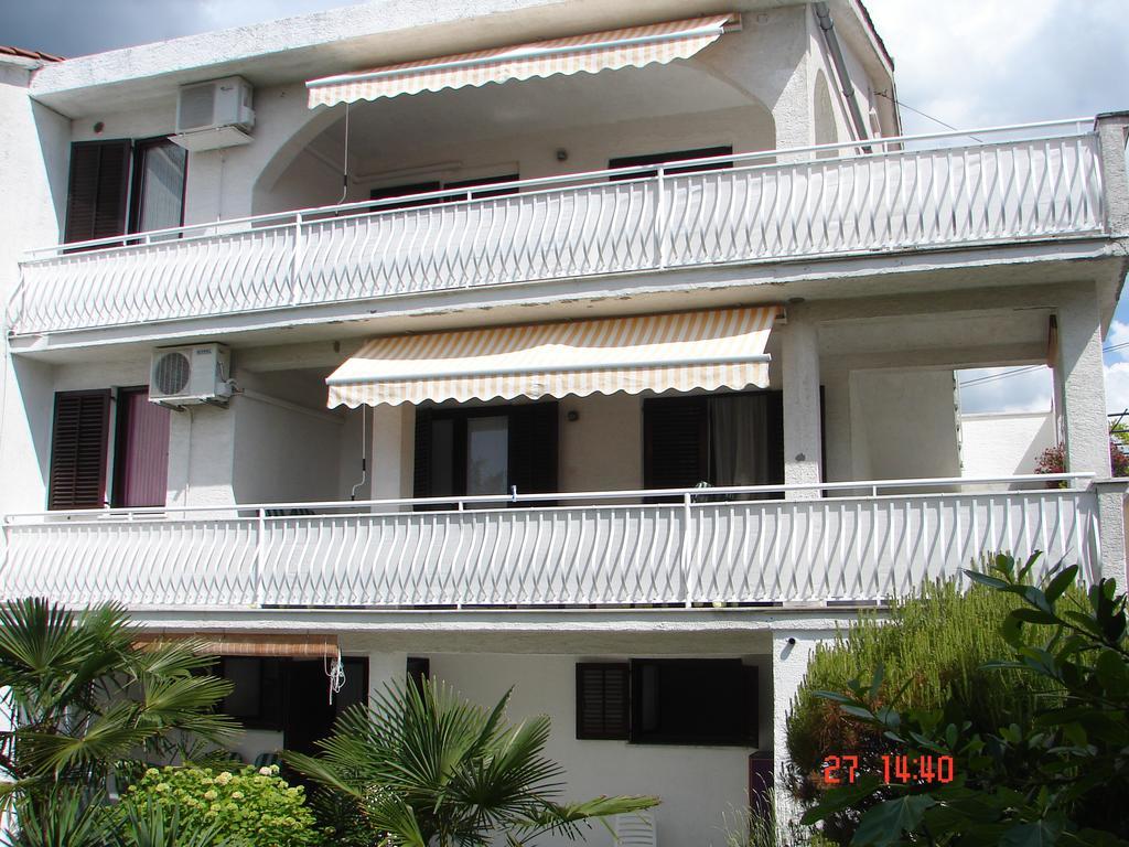 Schreng Apartments Malinska Buitenkant foto